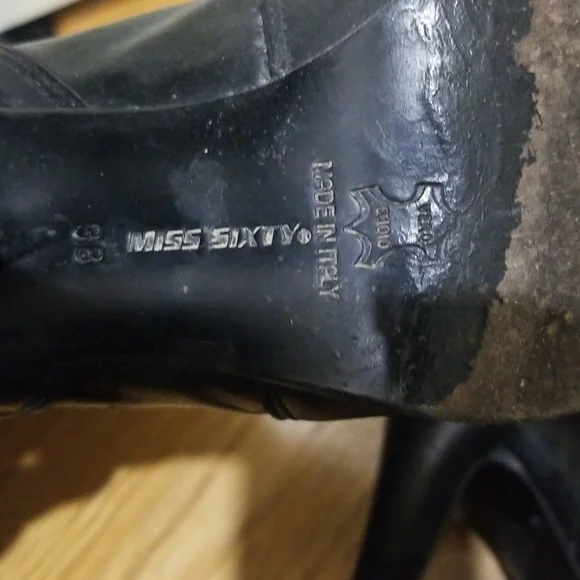 Boots - Picture 3 of 4